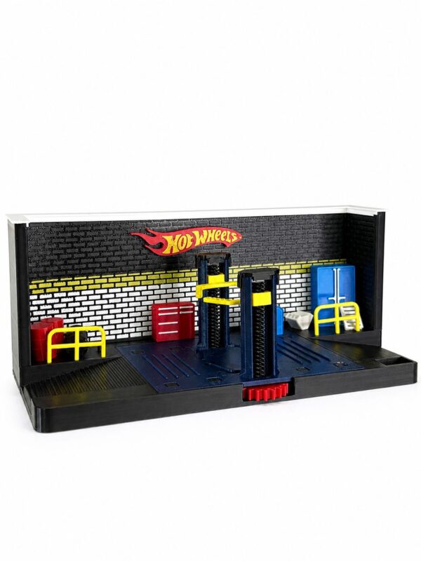 1:64 Garage with Workable Lift